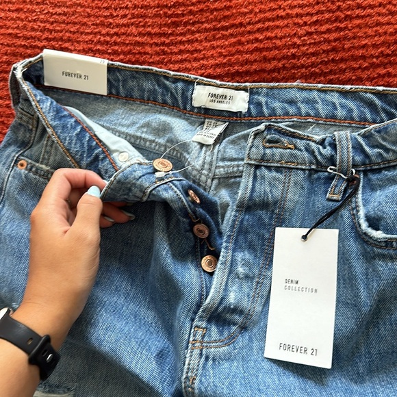 NWT Forever21 Distressed Baggy Jeans - Picture 4 of 4